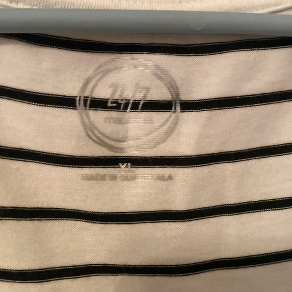 24/7 by Maurices Black and White Striped Short Sleeve Scoop Neck T-Shirt [XL] - Picture 5 of 6